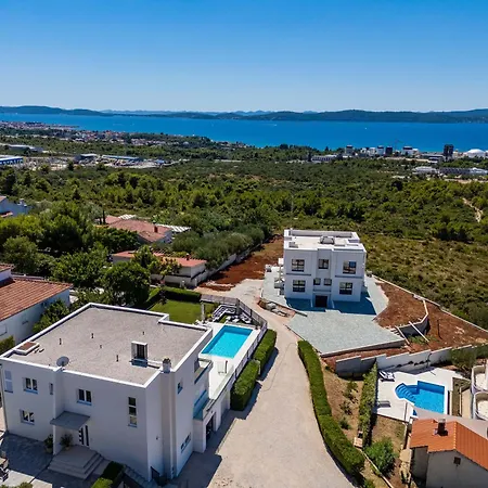 New Luxury Via Villa Zara