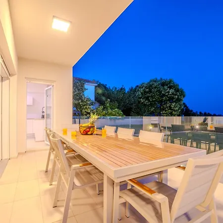New Luxury Via Villa