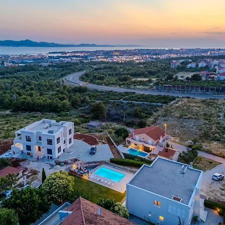 New Luxury Via Villa Zara